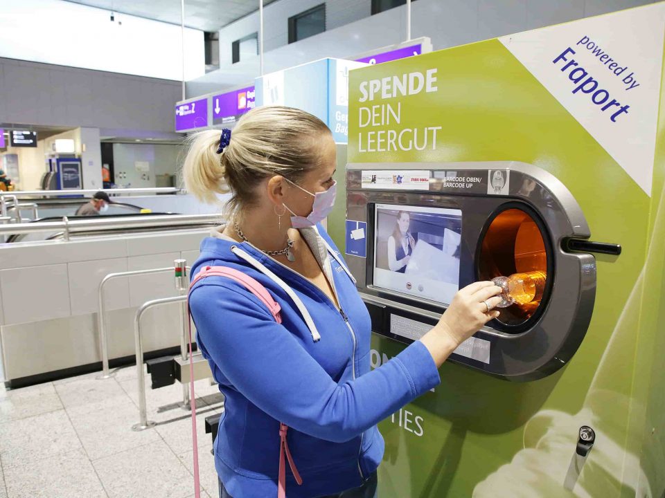 Make-A-Wish-Deutschland-Aktuelles-Pfandflaschen am Flughafen für Make-A-Wish spenden-fraport